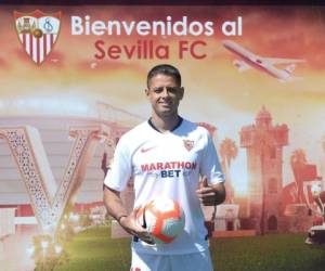 Así fue la presentación de Javier Hernández al Sevilla de la primera división de España. Foto:AFP