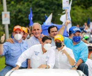 Nasry 'Tito' Asfura durante su gira política en Santa Bárbara y Macuelizo.