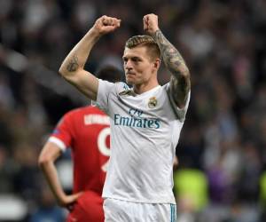 Toni Kroos celebrando la clasificación del Real Madrid a la final de la Champions League. La tercera consecutiva. (AFP)