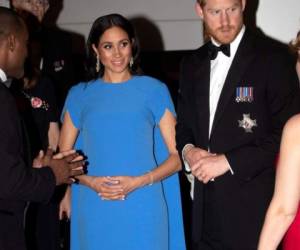 El príncipe Harry junto a su esposa Meghan Markle. Foto: Agencia AP