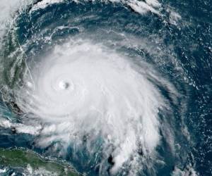 La imagen satelital más reciente del ojo del huracán Dorian tomada el lunes dos de septiembre muestra al fenómeno natural moviéndose en dirección a Estados Unidos Foto: AFP