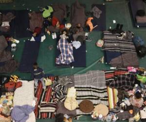 Los migrantes de la caravana, que hace 16 días ingresaron a México, estaban viviendo en un albergue en Piedras Negras pero fueron reubicados en todo el país, después de que se anunciaron el cierre del lugar. Foto: AP
