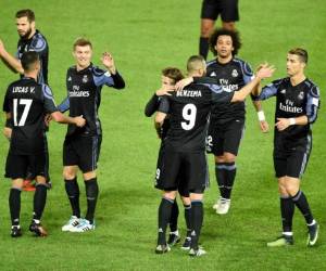 El partido comenzó con un ritmo muy lento y con ambos equipos tomando precauciones para no cometer un error fatal. Foto: AFP
