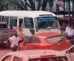 El conductor del Rapidito fue herido de bala en uno de sus brazos, trasladándose al IHSS. Posteriormente, fue remitido al Hospital Escuela.