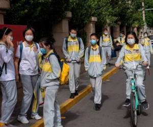 Los estudiantes de varias ciudades, incluidas Shanghai y Beijing, comenzaron a regresar a clases a fines de abril, comenzando con estudiantes de secundaria. Foto: Agencia AFP.