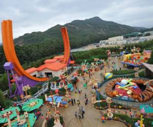 Los parques temáticos Disneyland y Ocean Park de Hong Kong (China) permanecerán cerrados temporalmente. Foto AFP