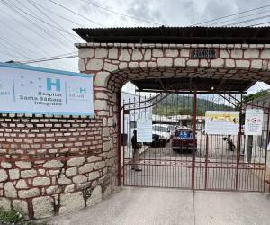 El niño permanece ingresado en la unidad de cuidados intensivos.