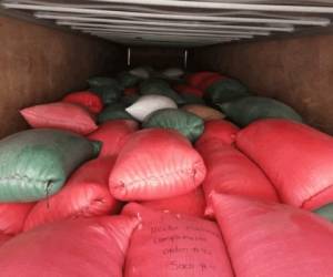 La Policía recuperó 492 sacos de café con un peso de 609.66 quintales y un valor de un millón 400 mil lempiras.