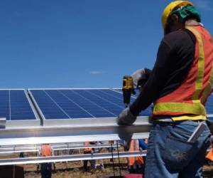 Casi 2,400 millones de lempiras es la deuda que arrastra la ENEE con las plantas solares por concepto del incentivo.