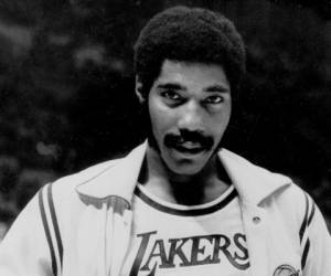 Hawkins debutó en la NBA a los 27 años, cuando firmó un contrato con los Suns en 1969 y luego fue elegido al Juego de Estrellas en cuatro campañas consecutivas. Fotos: AP.