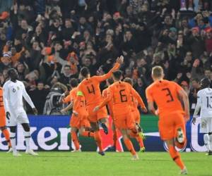 Holanda derrotó 2 - 0 a Francia con goles de Georginio Wijnaldum y Memphis Depay. Foto/AFP