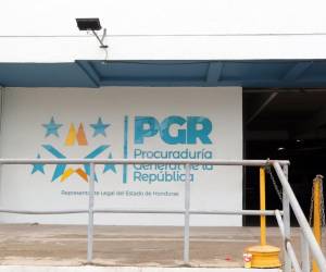En la PGR todo trabaja de manera tranquila, pero se registró una protesta por parte de empleados del anterior gobierno.