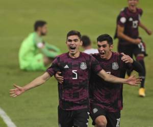 Johan Vásquez, celebra después de anotar el segundo gol del equipo de México en su partido ante Canadá en la semifinal del torneo preolímpico. Foto:AP