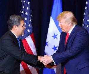 Estados Unidos y Honduras firmaron este miércoles un acuerdo de cooperación para que el país centroamericano reciba a migrantes extranjeros mientras tramitan su solicitud de asilo en la nación norteamericana, anunció la embajada de Washington en Tegucigalpa. Foto: Twitter.
