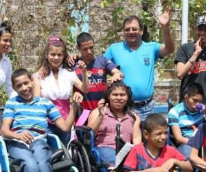 Para Rafael Domínguez junto a sus hijos adoptivos.Foto: Marvin Salgado/El Heraldo