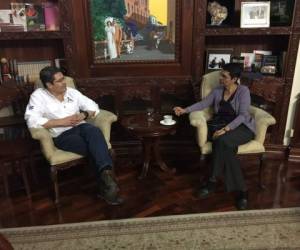 El presidente Juan Orlando Hernández sostuvo una reunión con la doctora Rutilia Calderón este viernes y confirmó su nombramiento al frente de la Secretaría de Educación, foto: Twitter Juan Orlando Hernández.