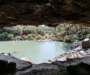 El mapa de Honduras se dibuja en una gruta en La Estanzuela, en Marcala. Foto: Eduard Rodríguez/ EL HERALDO