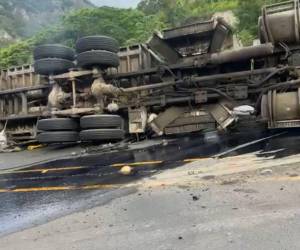 El fuerte accidente ocurrido en la cuesta del Rodeo, en el departamento de Comayagua, ha generado un profundo impacto a nivel nacional, especialmente por tratarse de un bus en el que se transportaba personal policial que terminó involucrado en una tragedia de gran magnitud.