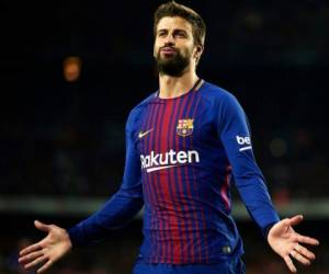 Piqué sigue viendo pasar entrenadores sin que ninguno pierda la confianza en él, hoy tendrá otra noche para demostrarlo. Foto / AFP