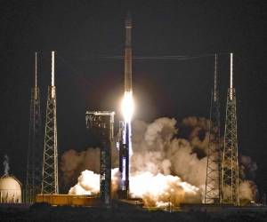 Es la primera nave de energía solar en aventurarse tan lejos del Sol, y observará más asteroides que cualquier otra nave anterior: ocho en total. Foto: AP