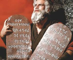 Heritage Auctions vendió la losa de mármol de 60 centímetros (2 pies) en una subasta pública de antigüedades relacionadas con la Biblia. Foto: cineclasico3.webcindario.com