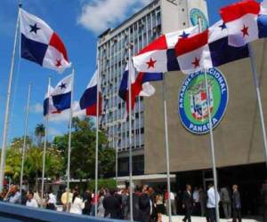 'Panamá hace un llamado al Tribunal Supremo Electoral a completar el conteo de votos y garantizar a la población hondureña un proceso transparente', se lee en dicha nota. Foto: Cortesía Diario El Mundo.