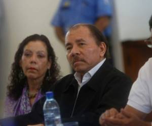 El presidente Daniel Ortega llegó en compañía de su esposa al diálogo. foto AP