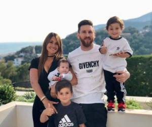 El segundo hijo de Lionel Messi se robó el protagonismo en una foto. Cortesía Instagram @antoroccuzzo88