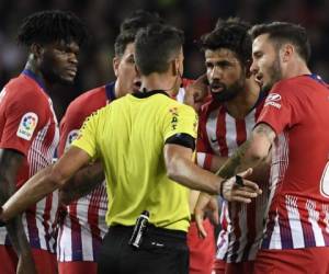 El Comité de Competición ha castigado a Diego Costa con cuatro partidos por los 'insultos proferidos por el jugador al árbitro. Foto: AFP