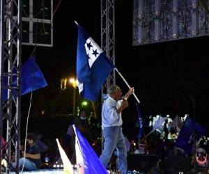 El presidenciable mostró total seguridad ante sus militantes y correligionarios, a quienes les pidió salir a votar masivamente este 28 de noviembre.