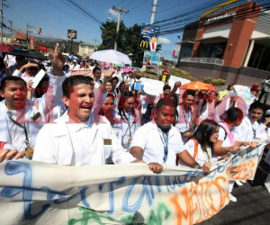 Médicos se van a paro porque solicitan a la Secretaría de Salud que la práctica sea conforme a ley.