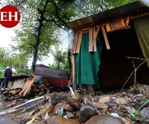 A pesar de haber cambiado su rumbo inicial, el ciclón tropical impactó más fuerte de lo esperado en muchas zonas del país, donde continuó la estela de desgracia que comenzó hace algunos días con la depresión Eta. Foto: Johny Magallanes | EL HERALDO.