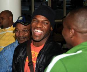 David Suazo en una foto de archivo junto a su padre cuando venía a jugar con la Selección de Honduras.