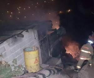 El fuego acabó con la vida de tres personas y consumió la vivienda. Foto: EL HERALDO