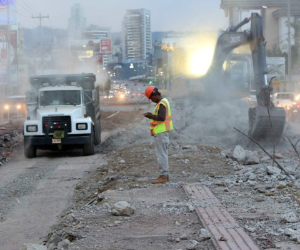 Los trabajos en el bulevar Centroamérica generan dudas entre los capitalinos pues ya no miran los tramos del Trans 450. Foto: Marvin Salgado/ El Heraldo