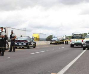 Espinoza estaba informando para su página web 'El Valedor TV' y la policía lo trasladó a un hospital, donde se le declaró muerto. Foto cortesía: Sin Embargo.