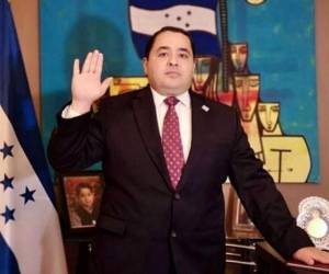 Luis Cordero Montoya, un licenciado con amplia experiencia en el sector público privado, fue juramentado de manera virtual a través de una videoconferencia debido a la pandemia.