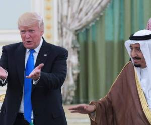 Donald Trump y el rey Salman de Arabia Saudita iniciaron este sábado conversaciones oficiales en Riad (AFP)