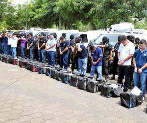 Nicaraguan National Police members show to the press on August 24, 2012 in Managua, the 18 foreigners detained on August 21, while trying to enter the country as journalists of Mexico's Televisa. Mexico's embassy in Nicaragua had already issued a report stating that Televisa denied the men were part of their firm, and that they carry on with the investigation to confirm the nationality of the detainees. Seven million USD were found inside the vans they were travelling on --in 'caletas' (a space specially designed and constructed to hide money). AFP PHOTO/Hector RETAMAL