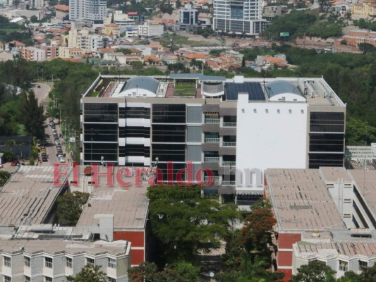 La Universidad Nacional Autónoma de Honduras abrió su nuevo edificio para la comunidad estudiantil. Foto: Efraín Salgado/EL HERALDO.