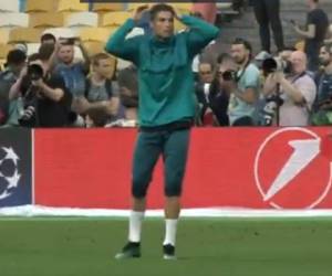 Cristiano Ronaldo se llevó las manos a la cabeza cuando se dio cuenta de lo sucedido. Foto:@ChampionsLeague en Twitter