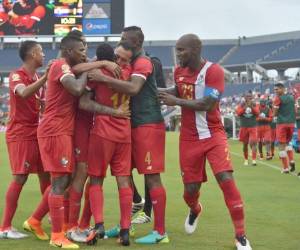 Los jugadores de Panamá celebran el primer tanto ante Bolivia.