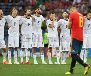 Koke camina desconsolado tras haber perdido un penal ante Rusia. Foto: Agencia AFP
