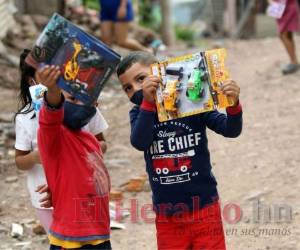 Más de 60 niños y niñas recibieron los juguetes donados por personas y empresas colaboradoras. Foto: Alex Pérez/El Heraldo