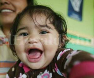 Numerosos testimonios de superación nos emocionan cada año... historias que no se olvidan, como las que te presentamos aquí. Esta pequeña llamada Fany Larissa Migueles, llena de sonrisas las salas de rehabilitación de Teletón. Antes de que viniera al mundo, sufrió un infarto en el vientre de su madre. Fotos EL HERALDO/ Teletón 2016.