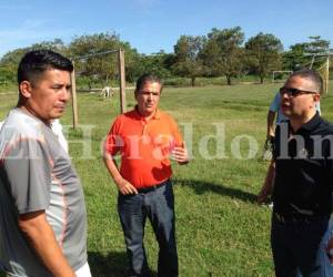 JL Pinto acudió a la sede del Vida para pedirle al técnico Elvin López que agilice la preparación de los seleccionados Marcelo Espinal, Brayan García y Marcelo Canales, fotos: El Heraldo.