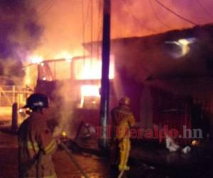 En el lugar en el que se registró el incendio funcionaban tres expendios de bebidas alcohólicas. | Foto: cortesía.