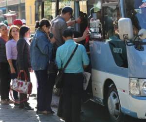 En la ciudad a diario se mueven unas 750 mil personas en buses en unas 65 rutas que se desplazan por las ciudades gemelas. Foto: Marvin Salgado.