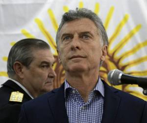 “Estoy acá para garantizarles que vamos a continuar con la búsqueda, especialmente ahora que contamos con todo el apoyo de la comunidad internacional”, dijo Macri en una conferencia de prensa en el edificio de la Armada en Buenos Aires, luego de reunirse con los altos jefes de esa fuerza.