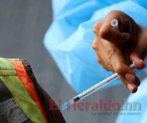 Personas de 28 años en adelante fueron llamados a inocularse durante el 'Vacunatón'. Foto Johny Magallanes| EL HERALDO